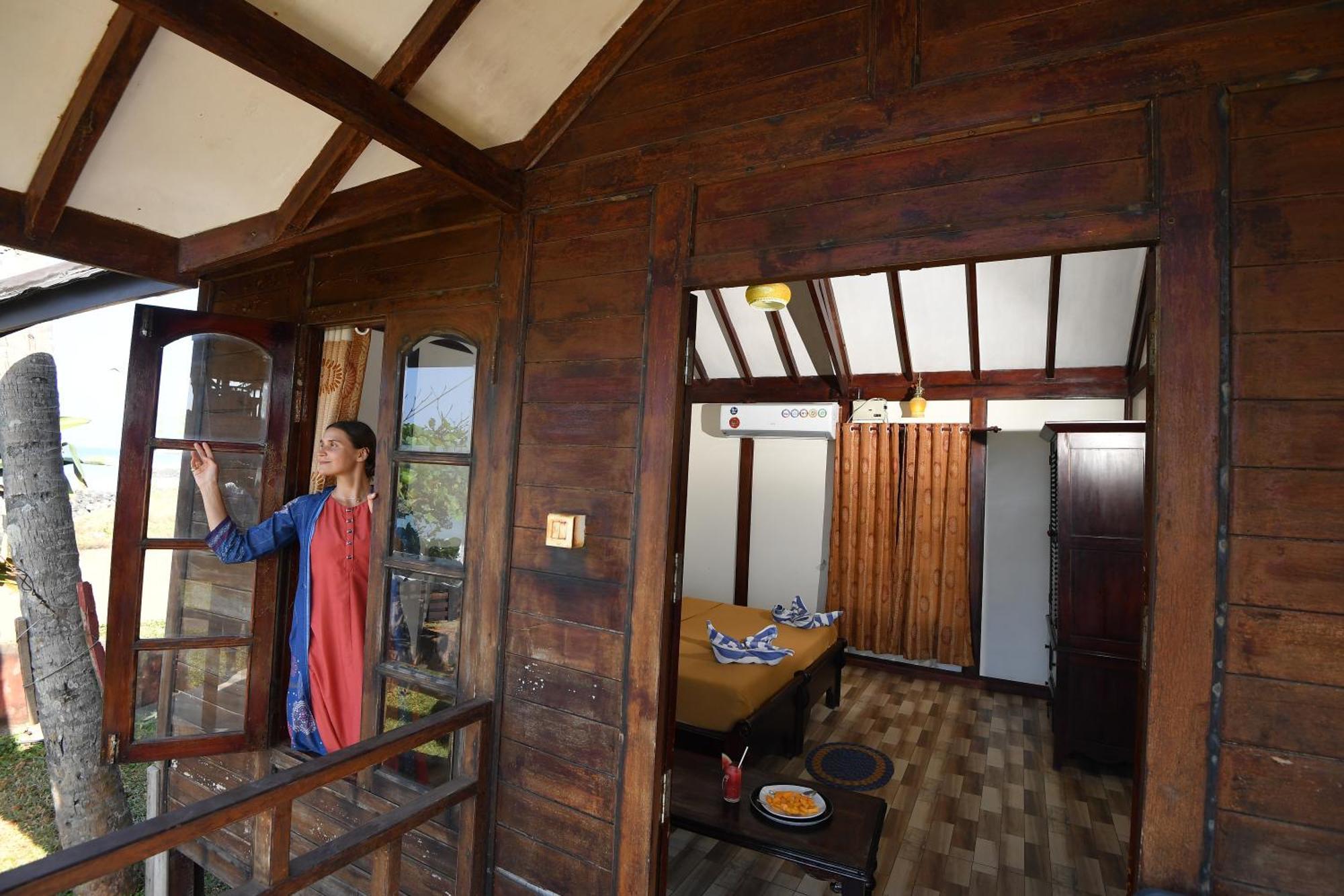 Blue Water Beach Resort Varkala Exterior photo